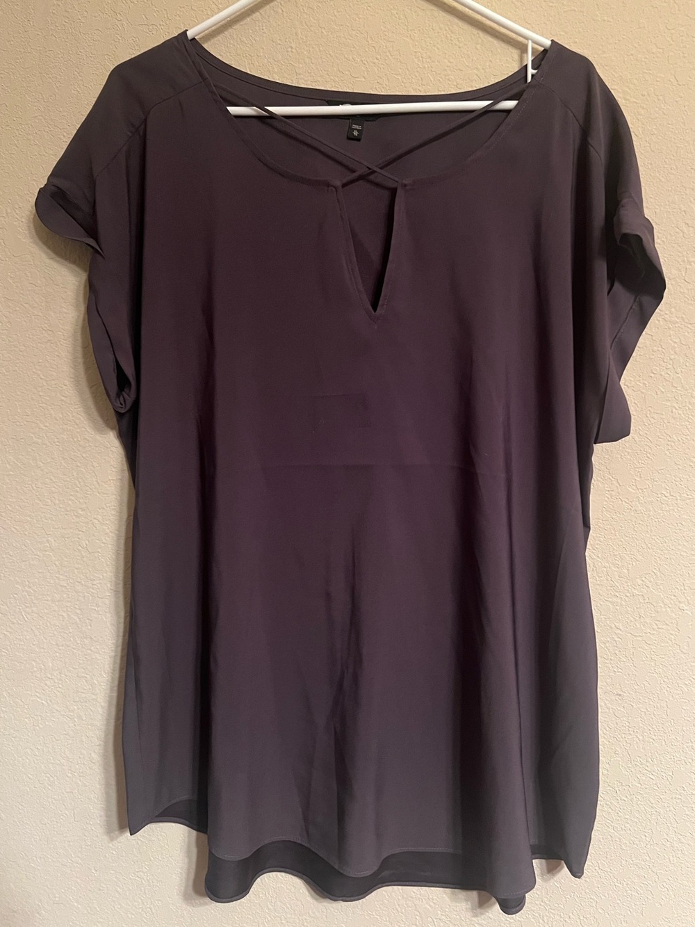 Women's Express Charcoal Gray Short Sleeve Crisscross Keyhole Blouse